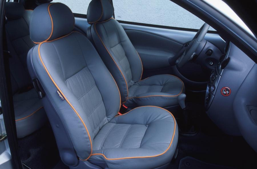 Интерьер Ford Ka 1996 года  (фото 52 из 110)